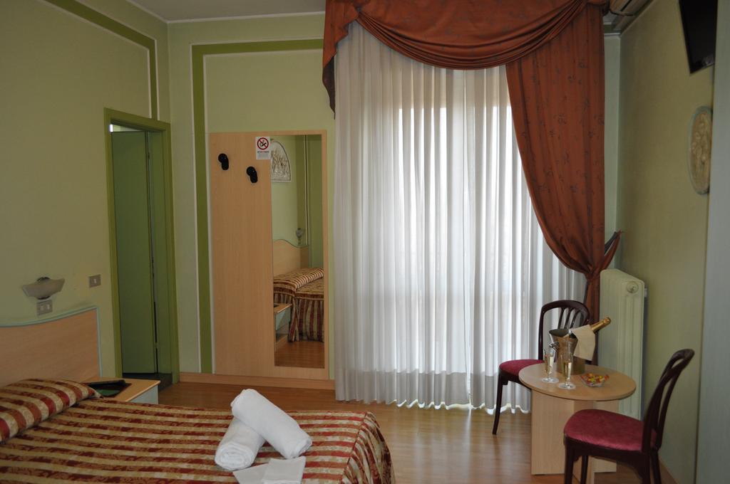 Hotel Alsazia Sirmione Room photo